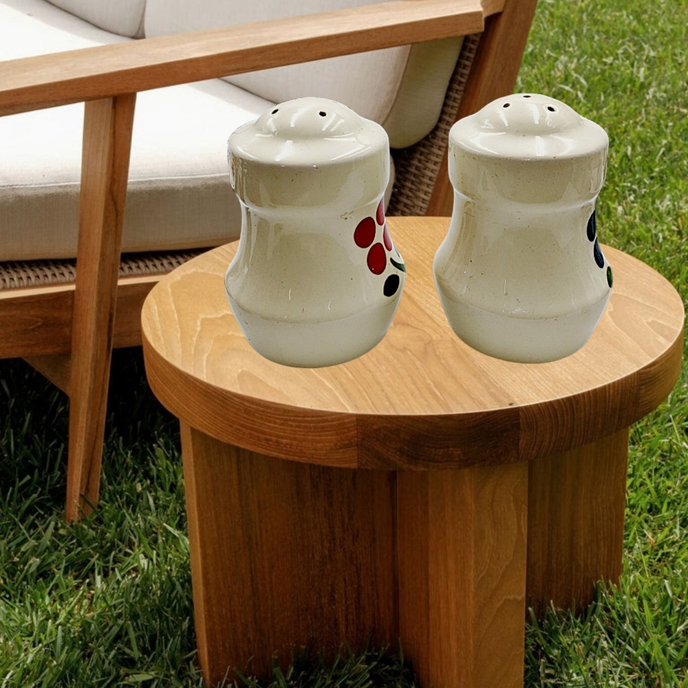 DONATED TO VETS Salt and Pepper Shakers, Mid Century - Picture 2 of 3